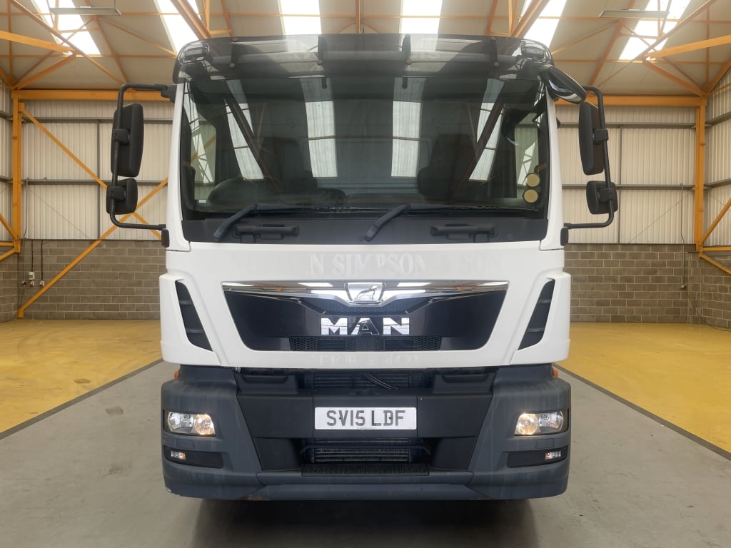MAN TGM 18.250 *EURO 6*, 4X2 18 TONNE FLATBED/CRANE – 2015 – SV15 LDF