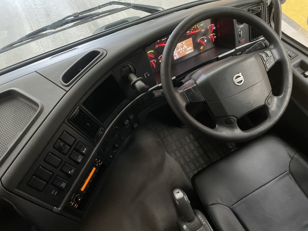 VOLVO FM 450 GLOBETROTTER EURO 5, 6X2 TRACTOR UNIT – 2013 – YJ13 LKY