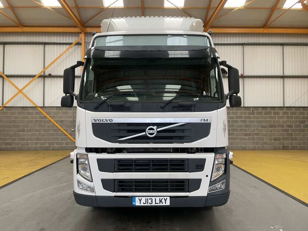 VOLVO FM 450 GLOBETROTTER EURO 5, 6X2 TRACTOR UNIT – 2013 – YJ13 LKY