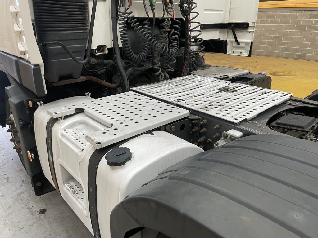VOLVO FM 450 GLOBETROTTER EURO 5, 6X2 TRACTOR UNIT – 2013 – YJ13 LKY