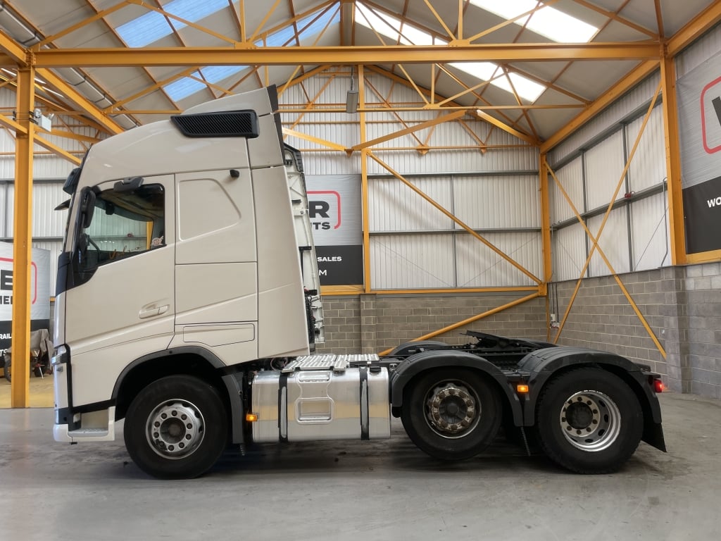VOLVO FH 500 VERSION 4 GLOBETROTTER *EURO 6* 6X2 TRACTOR UNIT – 2017 – YN17 ODE