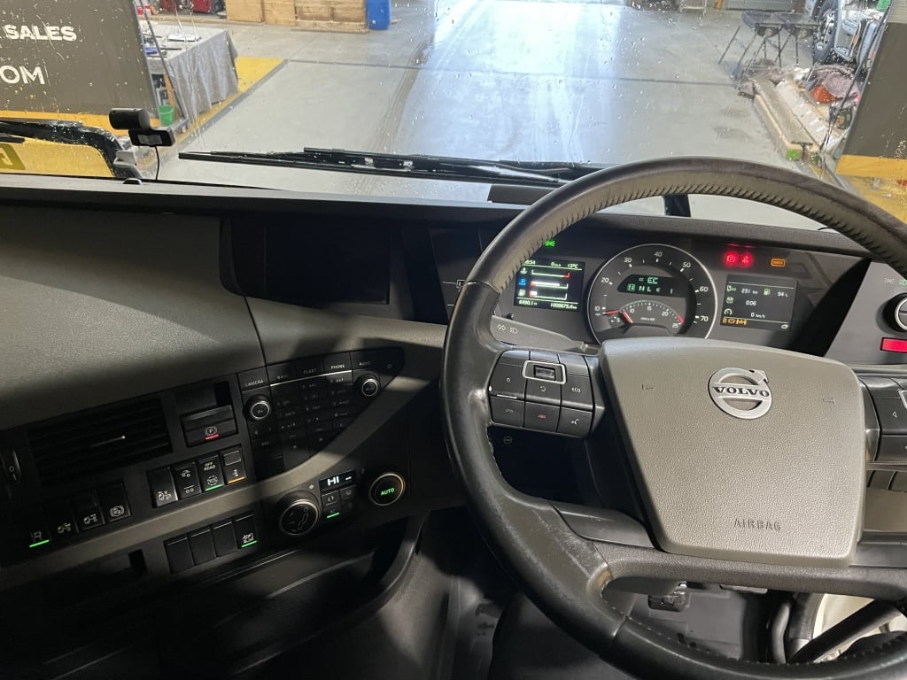 VOLVO FH 500 VERSION 4 GLOBETROTTER *EURO 6* 6X2 TRACTOR UNIT – 2017 – YN17 ODF